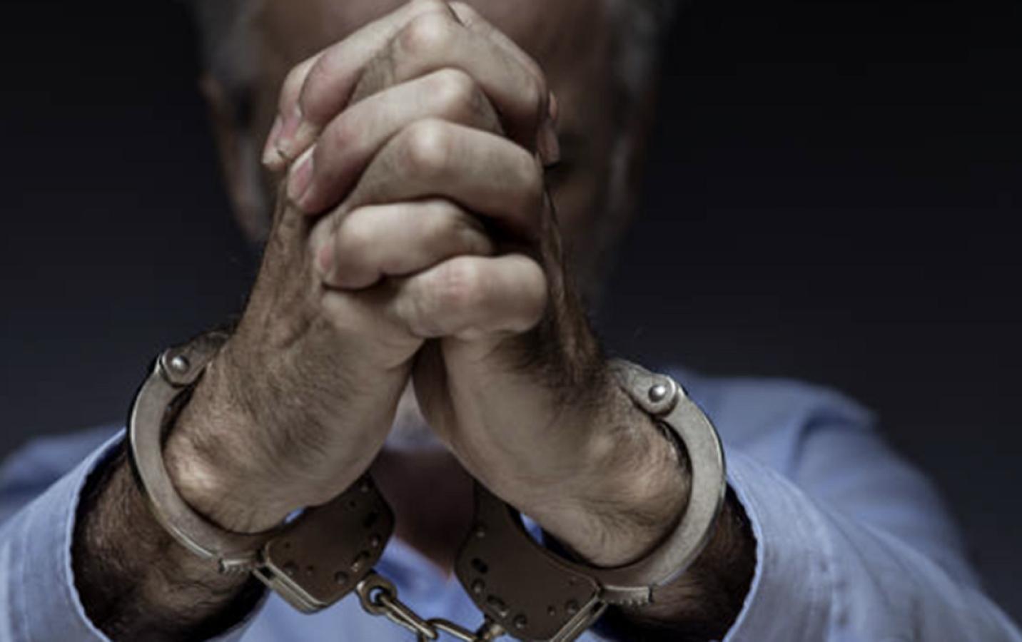 Gəlininə qumbara atan qayınataya - 