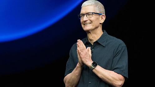 Leadership change at "Apple":