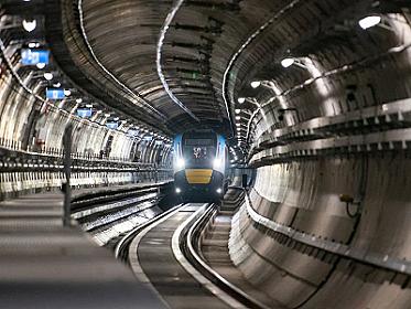 Metroda qatarların ənənəvi qrafiklə hərəkəti tam 