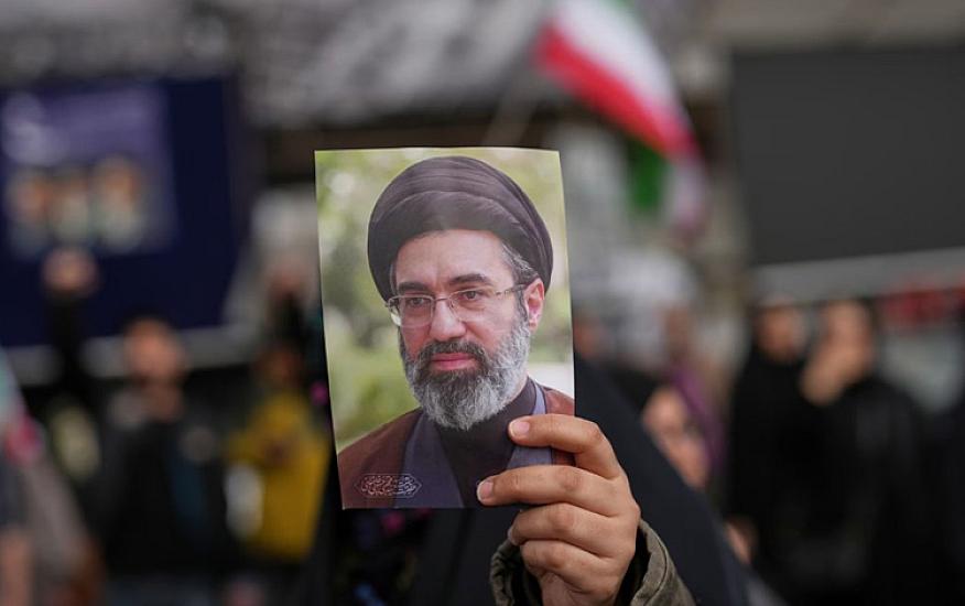 Ayağı əməliyyat edilib, protez gözləyir -