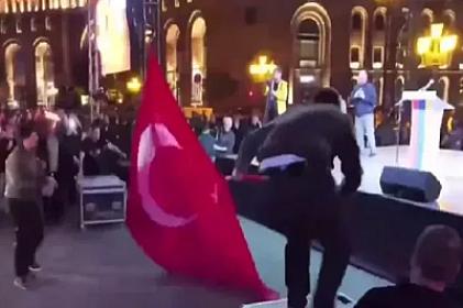 İrəvanda Türkiyə bayrağı yandırıldı, Paşinyan etiraz etdi