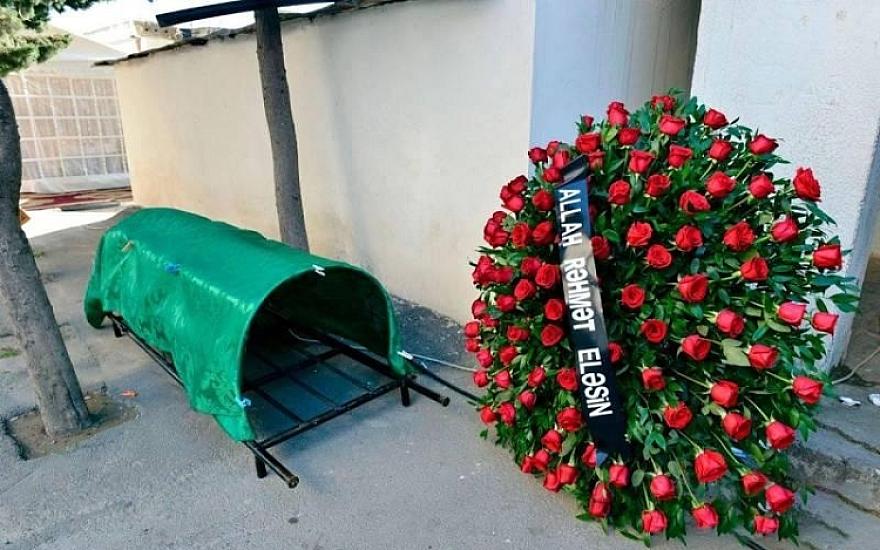 Dostunun yas yerində 