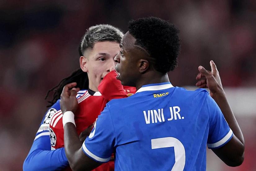 Vinisiusu təhqir edən futbolçuya 