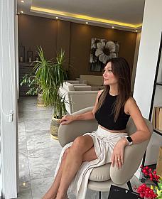 İstanbuldakı tanınmış dermatoloq hansı azərbaycanlı məşhurun qızıdır? -  