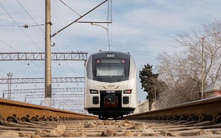 12 yaşlı yeniyetməni yük qatarında 