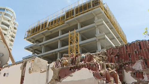 Bakıda tikinti şirkəti yaşayış olan evləri sökür? – 