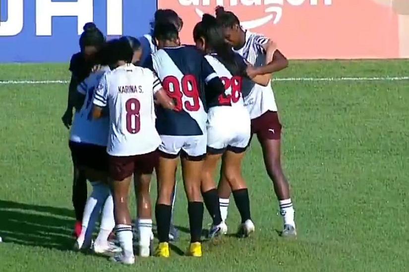 Futbol oyununda qeyri-adi hadisə: matç yarımçıq dayandırıldı - 