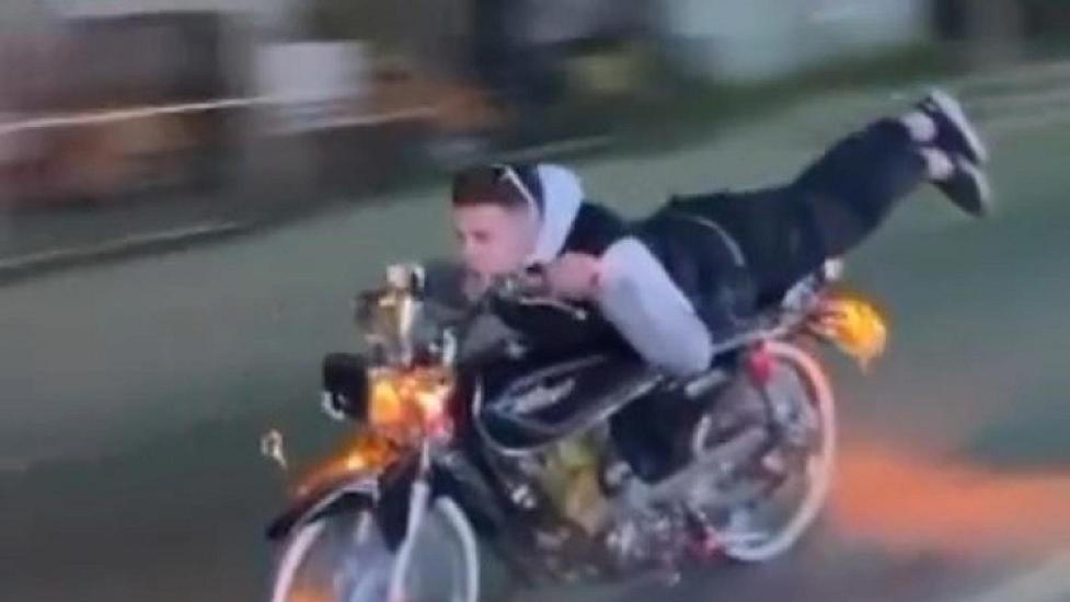 Təhlükəli motosiklet şousu: 