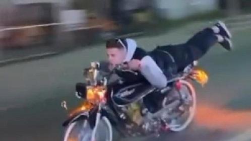 Təhlükəli motosiklet şousu: 