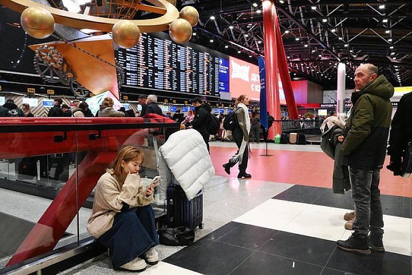 Sərnişinlər ac-susuz qalıblar, yerdə yatırlar: 