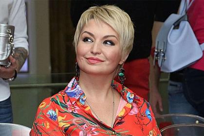 Məşhur müğənnidə görün nəyin 