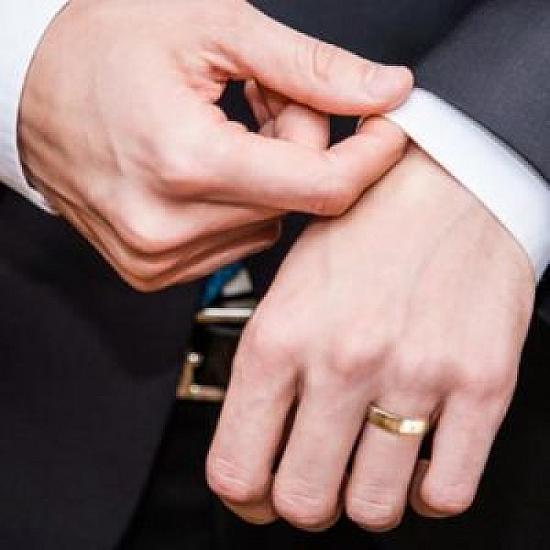 Bəzi kişilərin nişan üzüyü taxmamağının