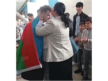 Müəllimlər və şagirdlər müəllimi əsgər YOLA SALDILAR - 