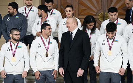 Prezident çempion güləşçiləri qəbul etdi - 