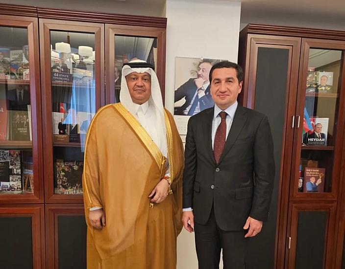 Hikmət Hacıyev Səudiyyə Ərəbistanının Azərbaycandakı səfiri ilə görüşüb