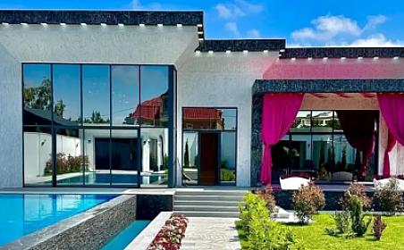 The most expensive garden houses in Baku are in this area.