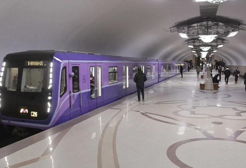 Bakı Metrosunda bu cür əyləşənlər 
