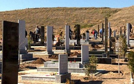 Ərinin məzarını ziyarətə getdi - 
