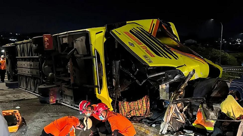16 people died as a result of the collision of the bus with a tanker truck -