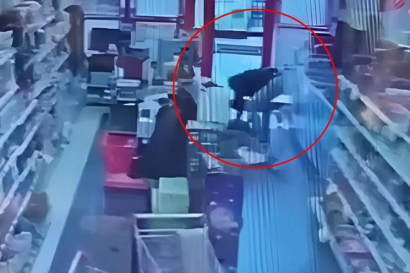 Marketdə ürəyi dayanan müştəri belə xilas edildi - 
