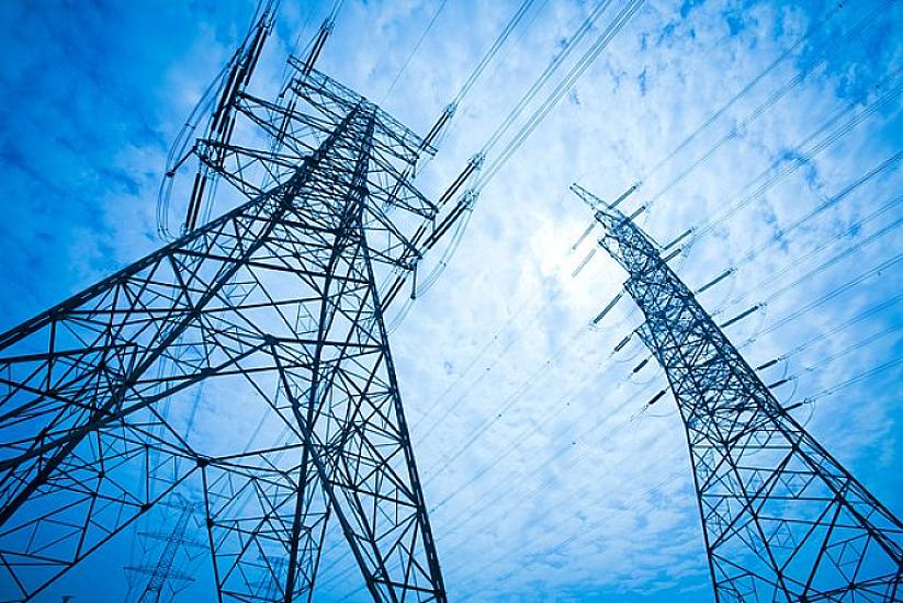 Elektrik cərəyanı vurduqdan sonra alova düşən yenityetmə 