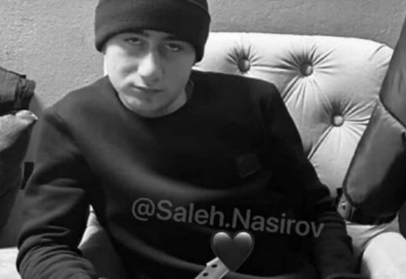 271 nömrəli məktəbin şagirdi bıçaqla FOTOsunu 