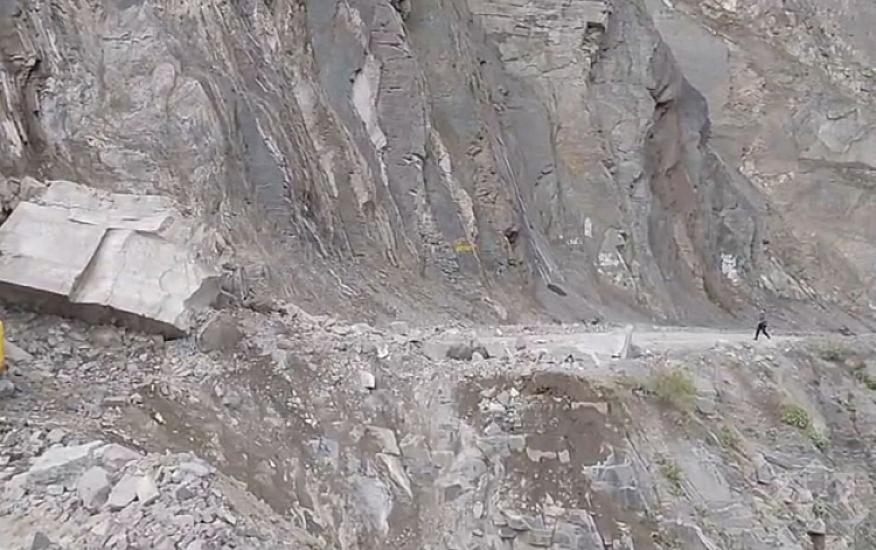 İsmayıllı-Lahıc yolunda uçqun oldu - 
