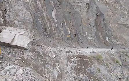İsmayıllı-Lahıc yolunda uçqun oldu - 