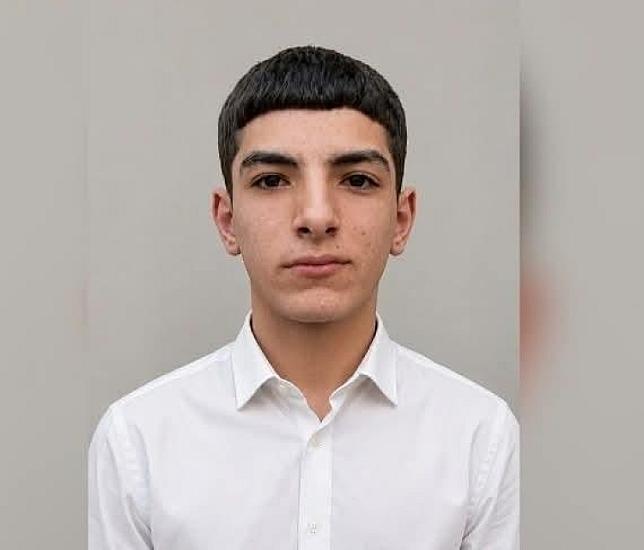 Məktəbli həyatını 