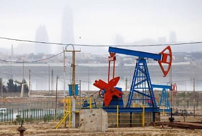 How much does Azerbaijani oil exceed the budget price?