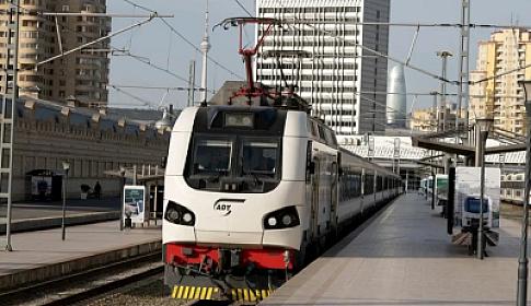 Tbilisi qatarı yola düşür: ilk bileti alan da məlum oldu