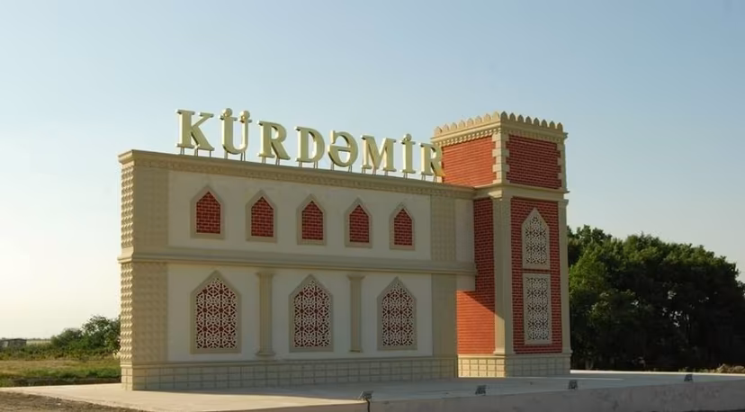 Kürdəmirdə eltilərin davasında 7 yaşlı qız bıçaq xəsarəti alıb