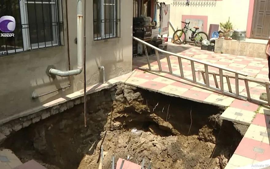 Bakıda evin mətbəxi əşyaları ilə birlikdə kollektorun üzərinə düşdü - 