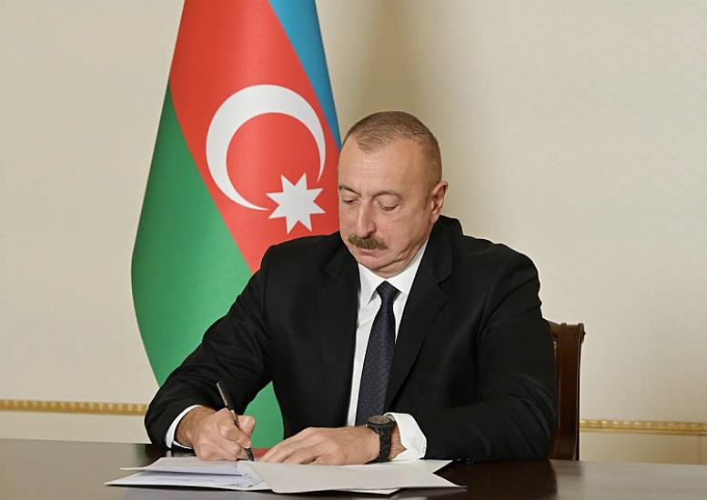 Prezident bir sıra məhkəmələrə
