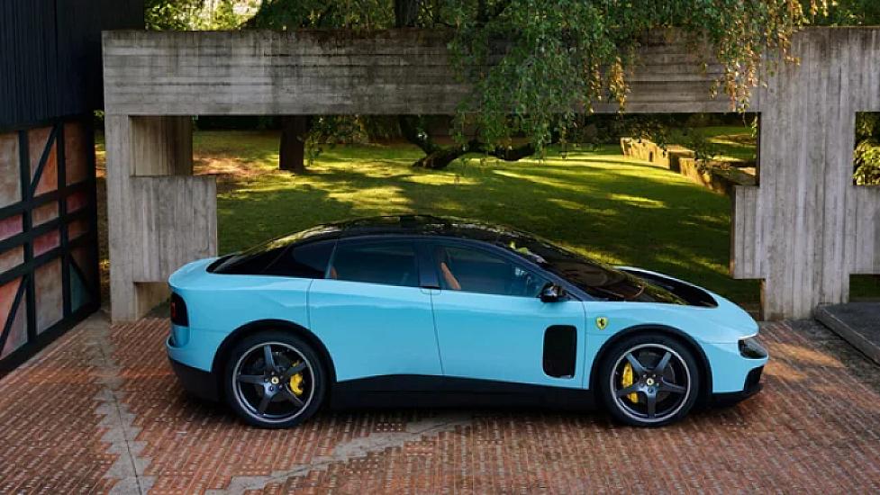 "Ferrari"nin ilk elektromobili bazarı sarsıtdı