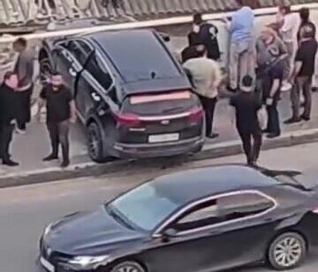 Bakıda qəribə qəza: "Cip" evin damına çırpıldı - 