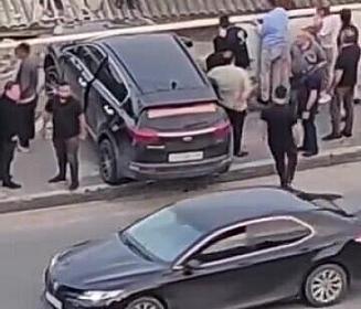 Bakıda qəribə qəza: "Cip" evin damına çırpıldı - 