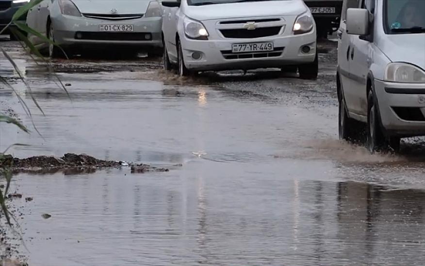 “Yol bərbad vəziyyətdədir, avtobus da, taksi də gəlmir” - 