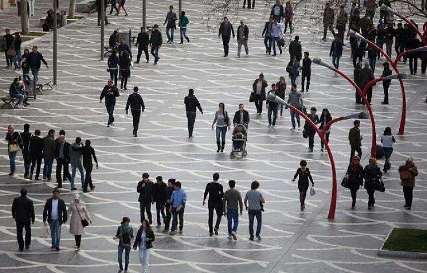 5 ildən çox işləyənlərə 