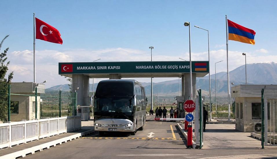 Qapılar açıldı:
