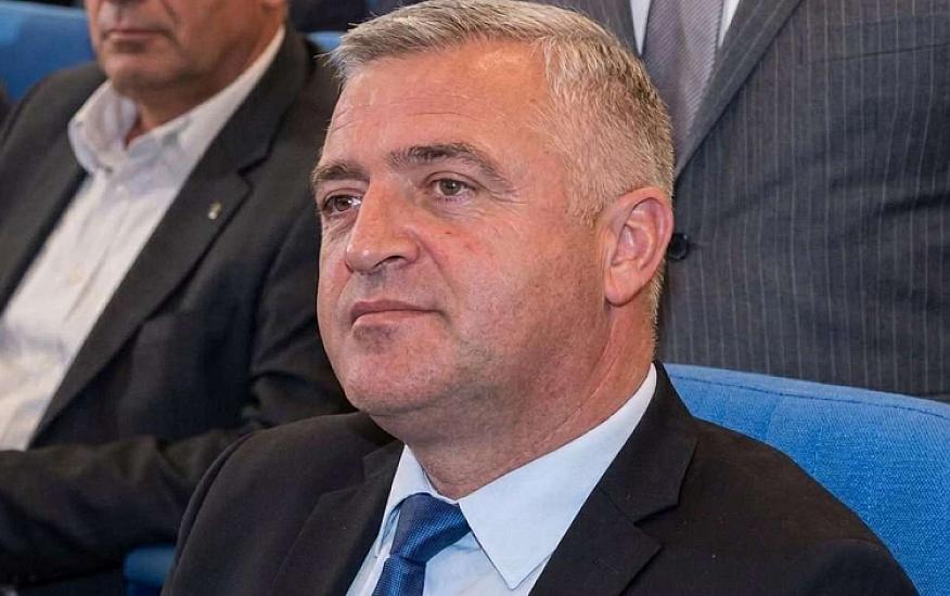 Qalmaqallı məmura 