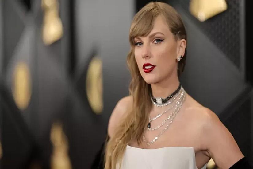 Teylor Svift ən varlı qadın musiqiçi oldu: 