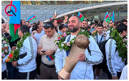Millimiz Bakıda belə qarşılandı