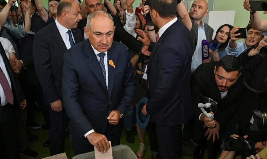 Kobakhidze congratulated Pashinyan.