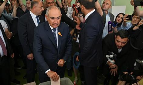 Kobakhidze congratulated Pashinyan.