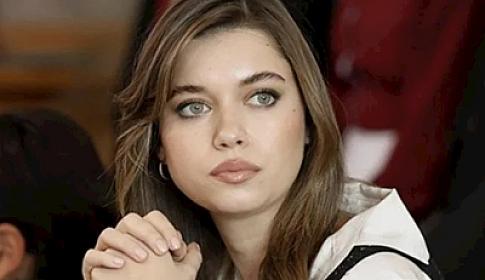 Afra Saraçoğlu sevgilisi ilə — FOTO