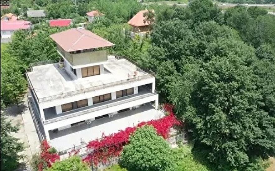 Əli Kəriminin 3 mərtəbəli villası 
