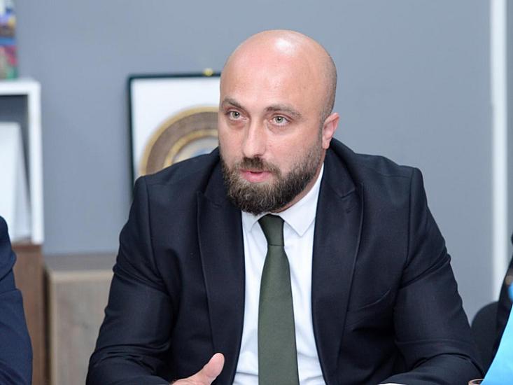 Ayaz Mustafayev onu