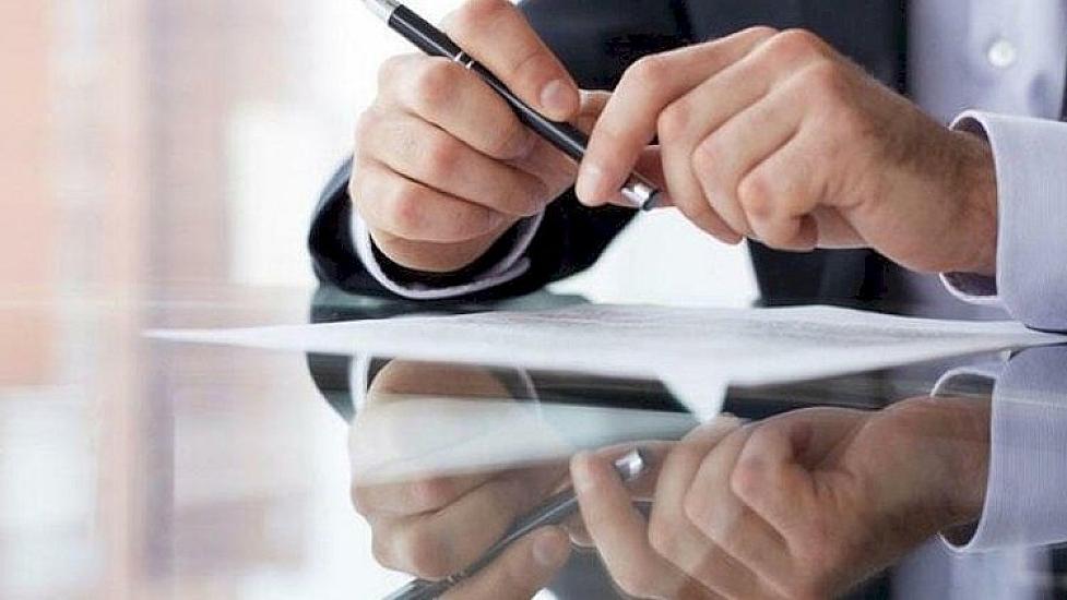 Vəzifəli şəxsə elmi ad verildi - 
