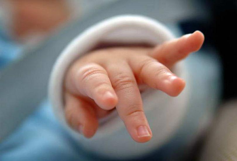 Dəhəşt: Yeni doğulmuş körpəsini 